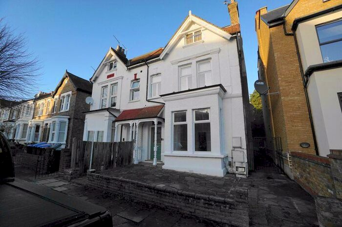 3 Bedroom Flat To Rent In Stonard Road, Palmers Green, N13