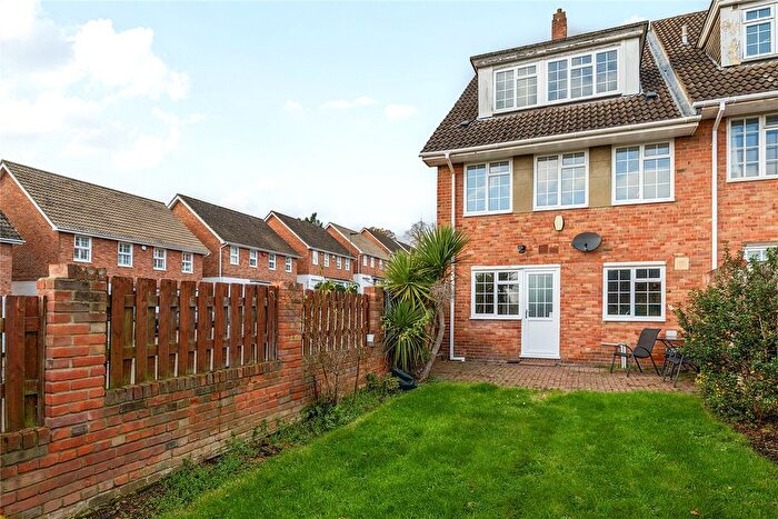 3 Bedroom End Terrace House For Sale In Thistlemead, Chislehurst, BR7