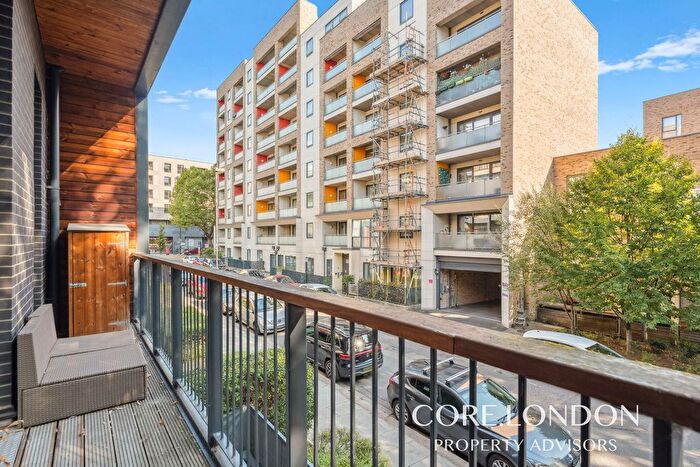 3 Bedroom Flat To Rent In Palmerston Road, London, W3