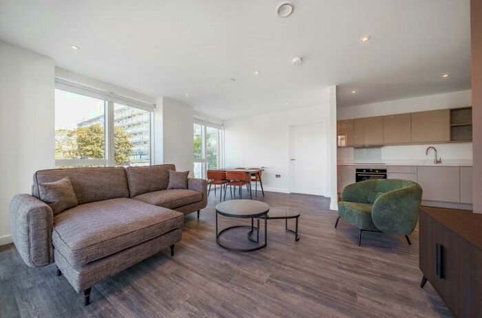 2 Bedroom Apartment To Rent In Dawes Street, London, SE17