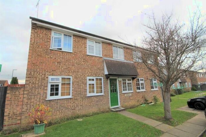 1 Bedroom Flat To Rent In Hazelhurst Crescent, Horsham, RH12