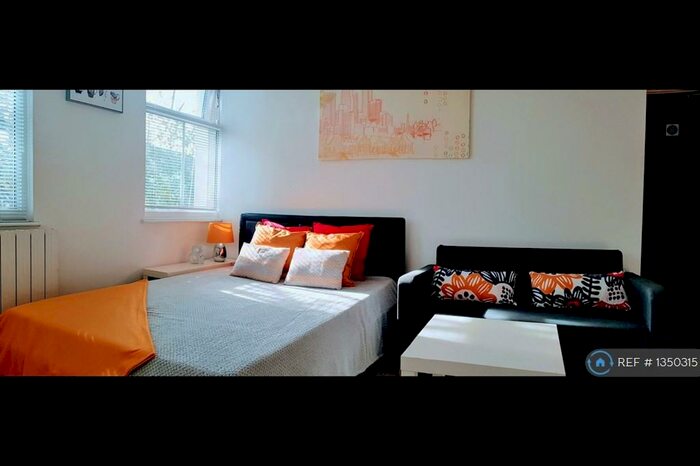 Studio To Rent In Comberton Rd, Kidderminster, DY10