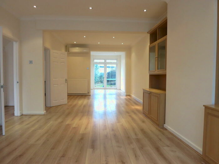 3 Bedroom Terraced House To Rent In Hamilton Road, London, NW11