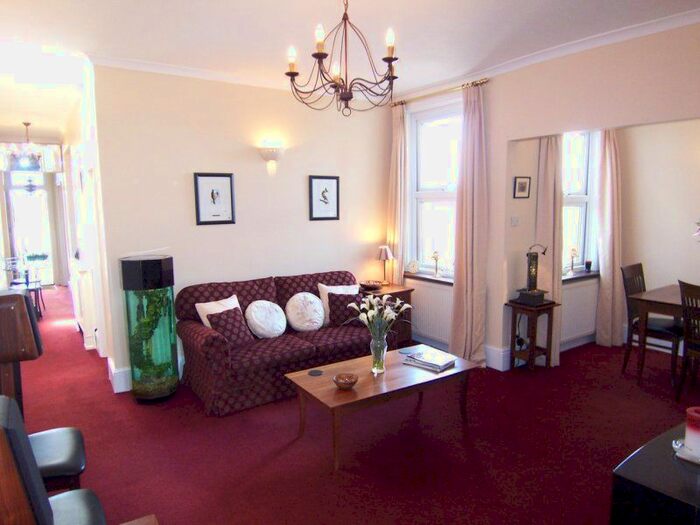 2 Bedroom Flat To Rent In Hampden Road, London, N8