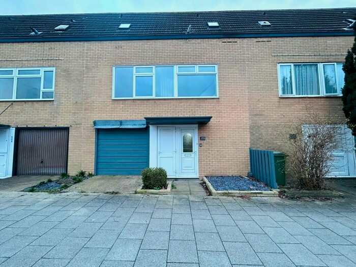 4 Bedroom House To Rent In Avebury Boulevard, MK9