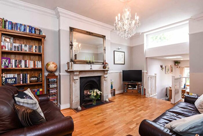 3 Bedroom Apartment To Rent In Minster Road, West Hampstead, London, NW2