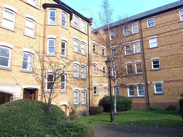 1 Bedroom Flat To Rent In Tonsley Heights, East Hill, Wandsworth, SW18