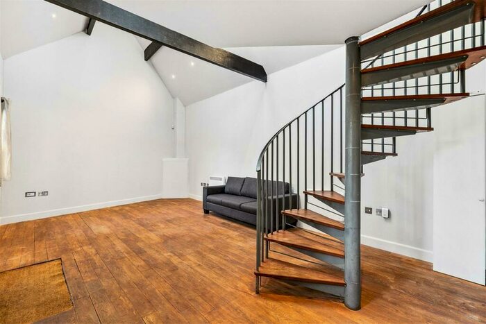 2 Bedroom Cottage To Rent In Howletts Road, SE24