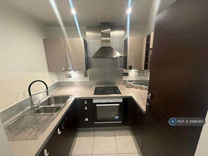 1 Bedroom Flat To Rent In Neutron Tower, London, E14