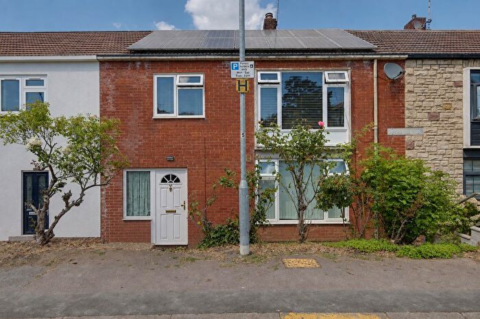4 Bedroom Terraced House For Sale In Takely Ride, Kingswood, SS16