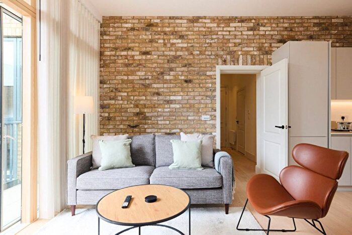 2 Bedroom Flat To Rent In Mile End Road, Tower Hamlets, London, E1