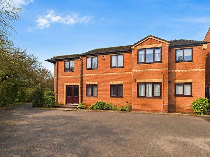 2 Bedroom Flat To Rent In Cedar Court, Tamworth, B77