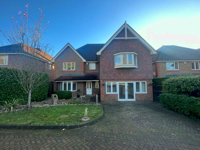 5 Bedroom Detached House To Rent In Walnut Grove, Banstead, Surrey, SM7