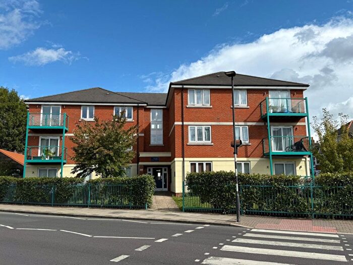 2 Bedroom Flat To Rent In High Street, Wealdstone, Harrow, HA3