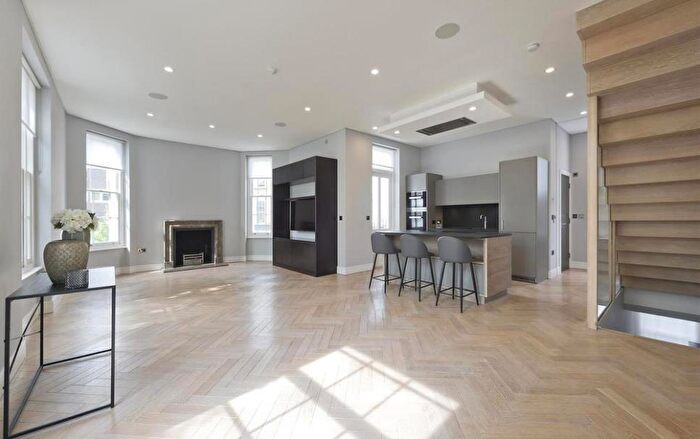 2 Bedroom Apartment To Rent In Park Road, Marylebone, London, NW1