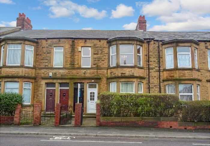 3 Bedroom Flat To Rent In Wellfield Terrace, Bill Quay, Gateshead NE10