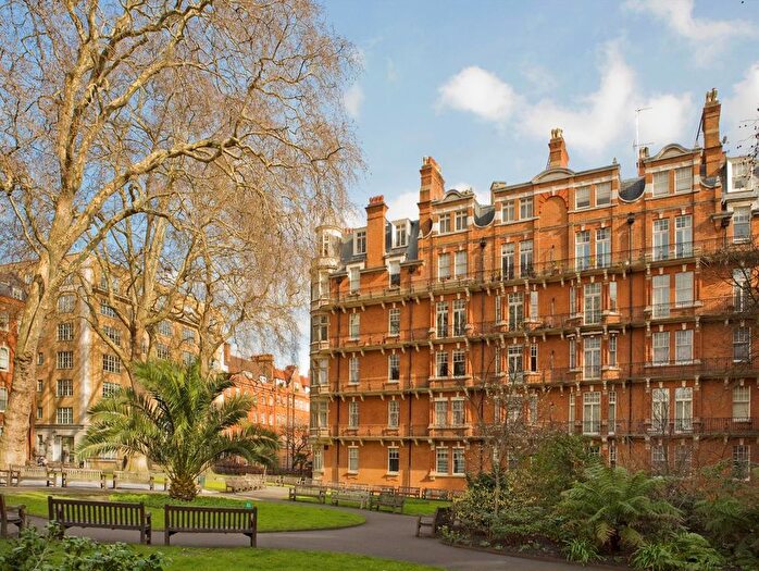 3 Bedroom Flat For Sale In South Street, Mayfair, W1K
