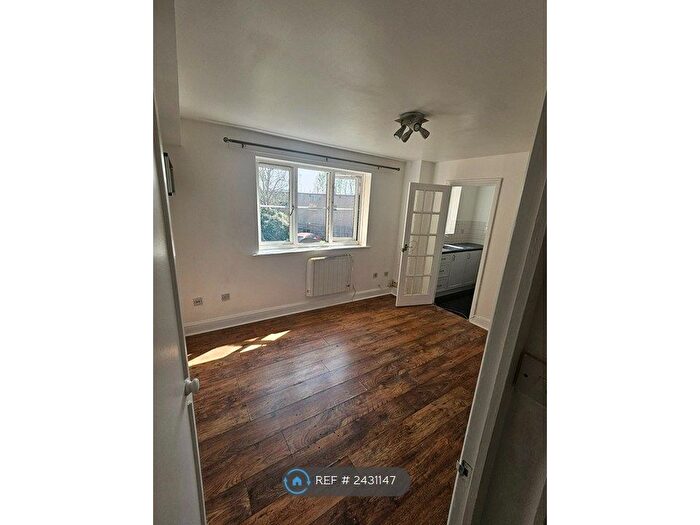 Studio To Rent In Russet House, Grays, RM17