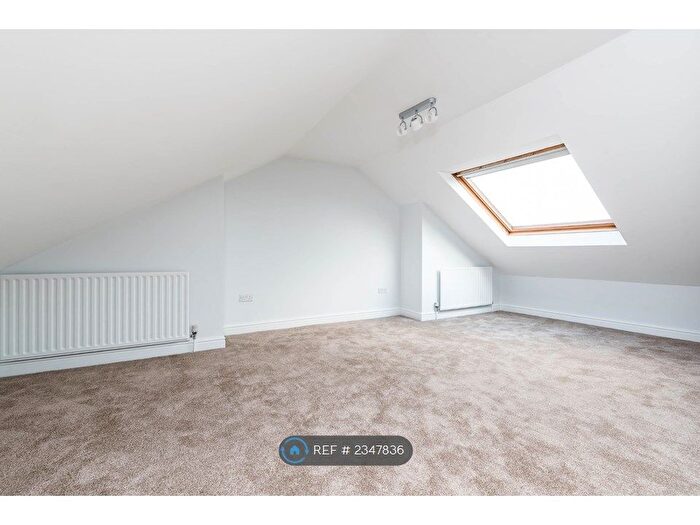 3 Bedroom Flat To Rent In Overhill Road, London, SE22