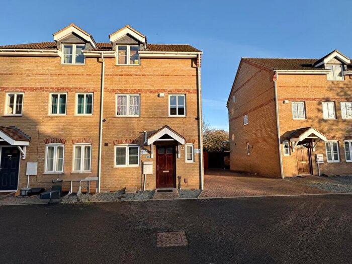 3 Bedroom Semi Detached House For Sale In Phoenix Close, Peterborough, PE2