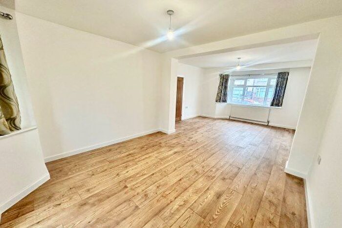 3 Bedroom Property To Rent In Homefield Avenue, Ilford, IG2