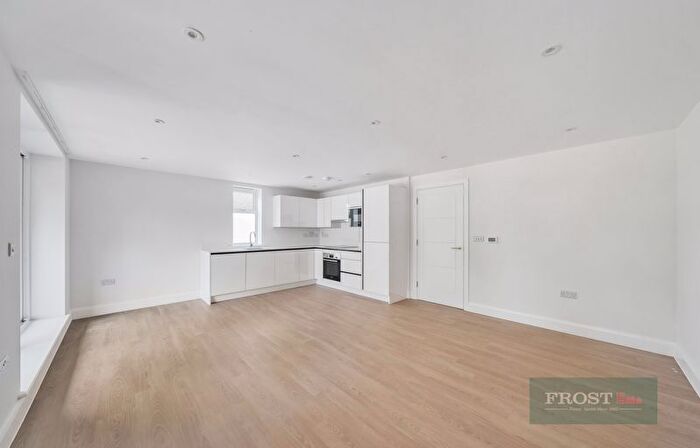 2 Bedroom Flat To Rent In Smitham Bottom Lane, Purley, CR8