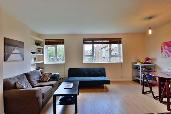 1 Bedroom Flat To Rent In Longberrys, Cricklewood Lane, Cricklewood, NW2