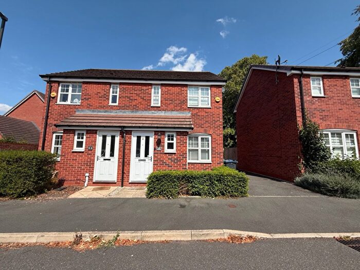 2 Bedroom Semi-detached House To Rent In Tower View, Selly Oak, Birmingham, B29