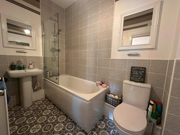 2 Bedroom Apartment To Rent In Copper Dome Mews, The Da Vinci, NP19