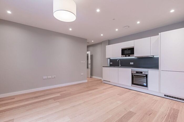 2 Bedroom Flat To Rent In Avonmore Road, London, W14