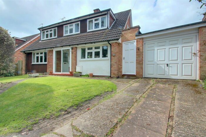 3 Bedroom Detached House To Rent In Fisher Close, Kings Langley, WD4