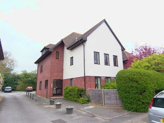 Studio To Rent In Leatherhead, KT22