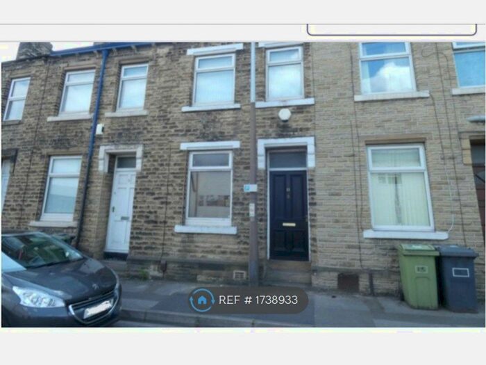 2 Bedroom Terraced House To Rent In Canal Street, Huddersfield, HD1