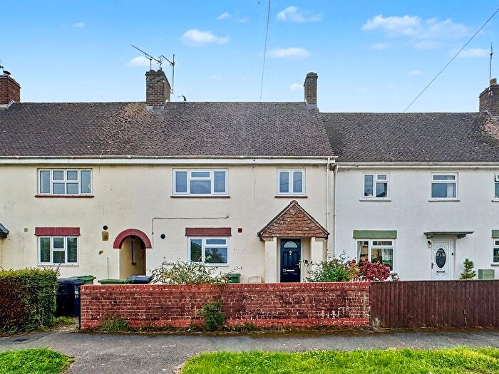 3 Bedroom Terraced House For Sale In Marlborough Gardens, Faringdon, SN7
