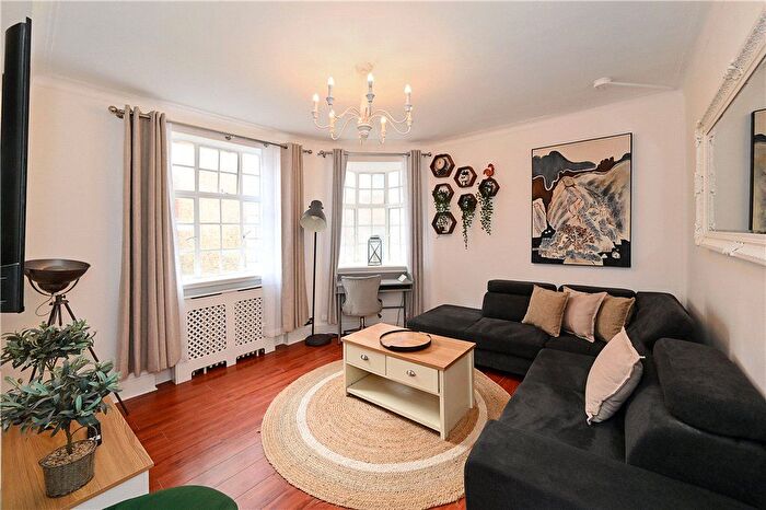2 Bedroom Flat To Rent In Quebec Court, Seymour Street, W1H