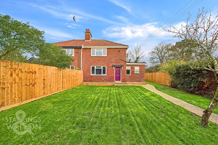 3 Bedroom Semi-Detached House For Sale In Cromwell Close, Hethersett, Norwich, NR9