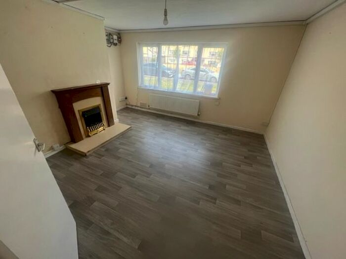 3 Bedroom Flat To Rent In Heol Yr Afon, Glyncorrwg, Port Talbot, SA13