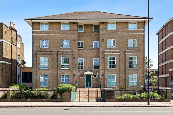 2 Bedroom Apartment For Sale In Seven Sisters Road, London, N4