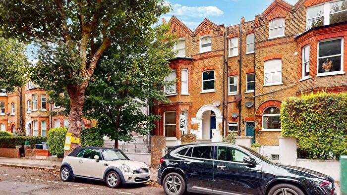 3 Bedroom Flat To Rent In Brondesbury Villas, London, NW6