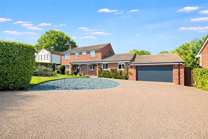 4 Bedroom Detached House For Sale In Grangelea Gardens, Bramcote, Nottingham, NG9