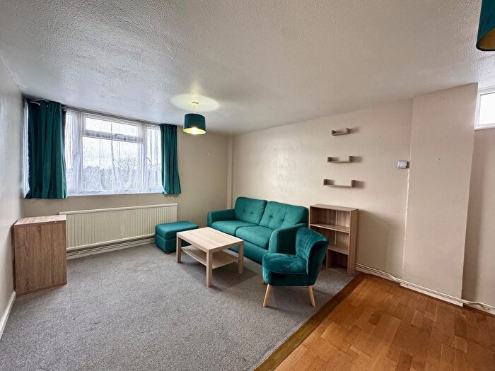 2 Bedroom Flat To Rent In Mitre Court, Fareham, PO14