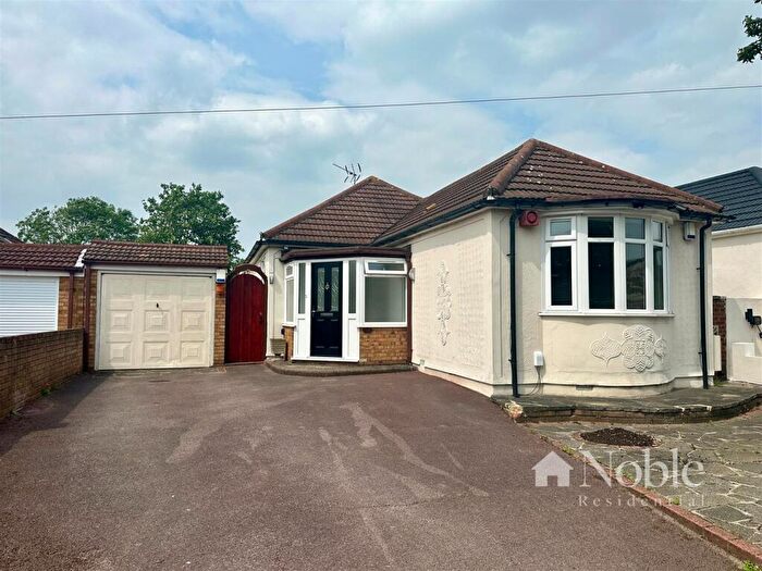 3 Bedroom Detached Bungalow To Rent In Gordon Avenue, Hornchurch, RM12