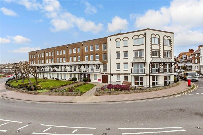 2 Bedroom Flat For Sale In Wellington Crescent, Ramsgate, Kent, CT11