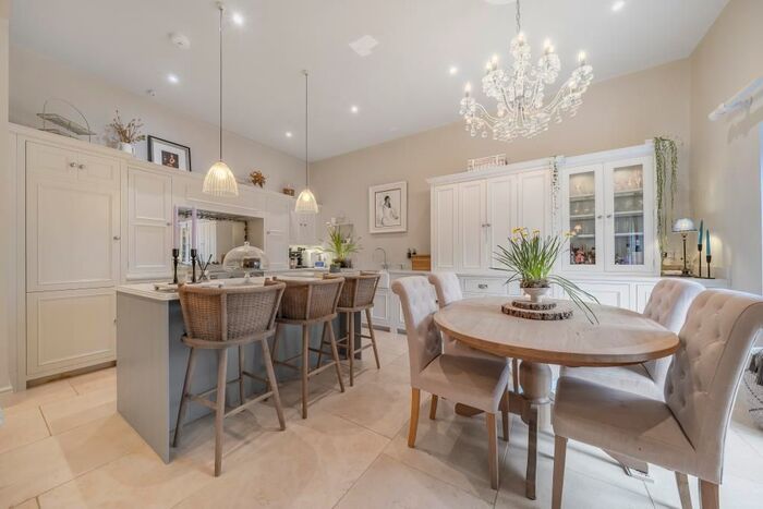 4 Bedroom Detached House For Sale In Chipping Norton, Oxfordshire, OX7