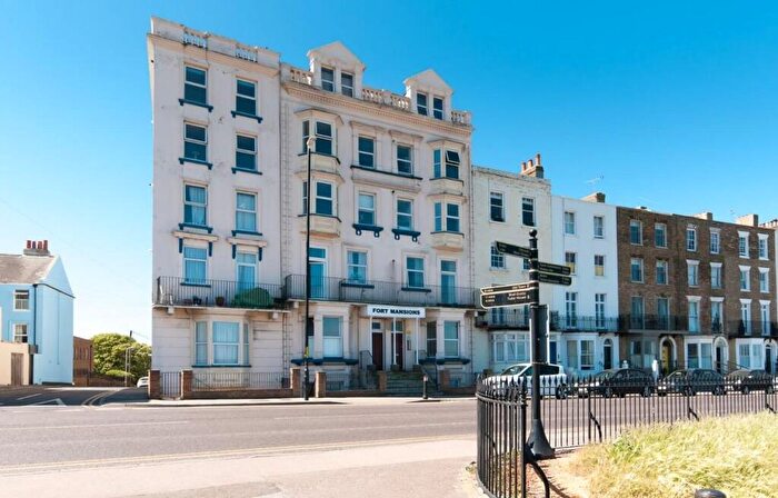 2 Bedroom Flat For Sale In Fort Crescent, Margate, Kent, CT9