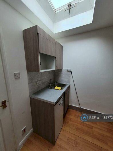 Studio To Rent In Newton Road, London, E15