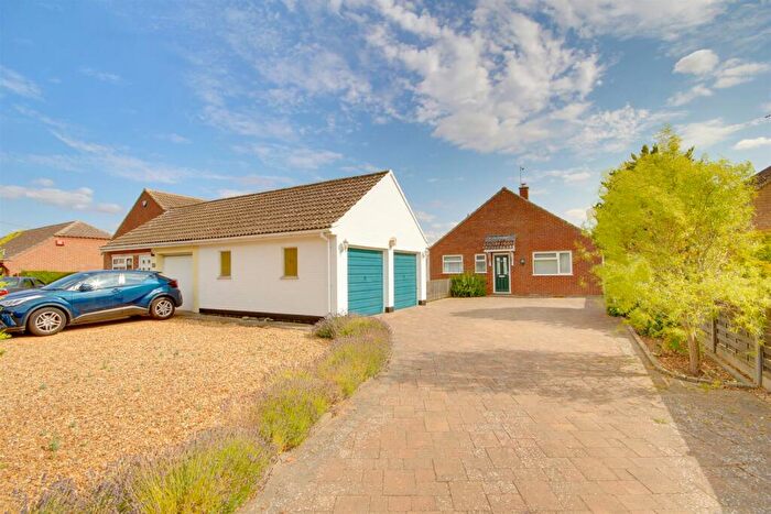 3 Bedroom Bungalow For Sale In Meadow Lane, Earith, PE28