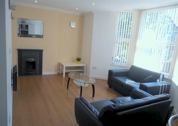 2 Bedroom Flat To Rent In Richmond Road, Cathays, Cardiff, CF24