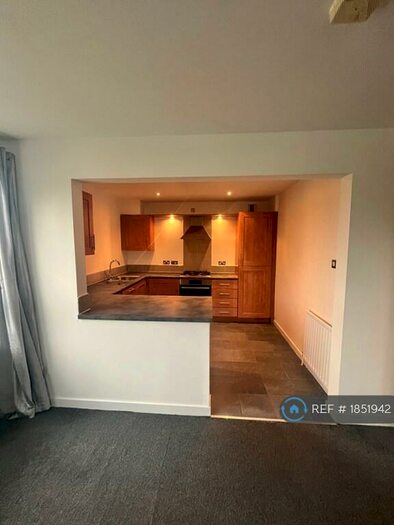 2 Bedroom Flat To Rent In Braidholm Road, Giffnock, Glasgow, G46