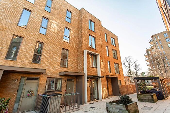 2 Bedroom Flat For Sale In Sireen Apartments, St. Clements, E3